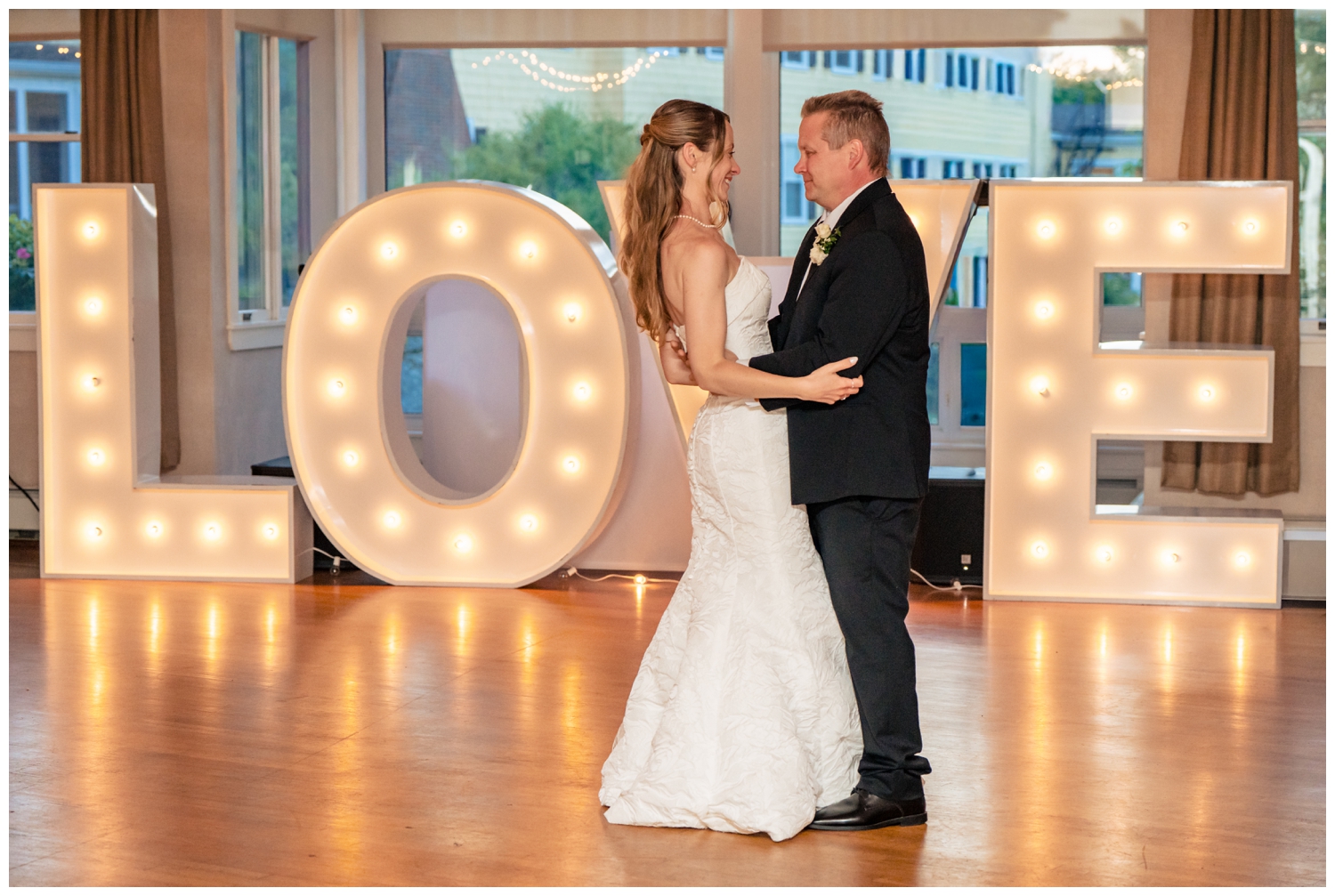 Sebasco Harbor Resort Wedding Photographers Capture the cocktail hour and reception details