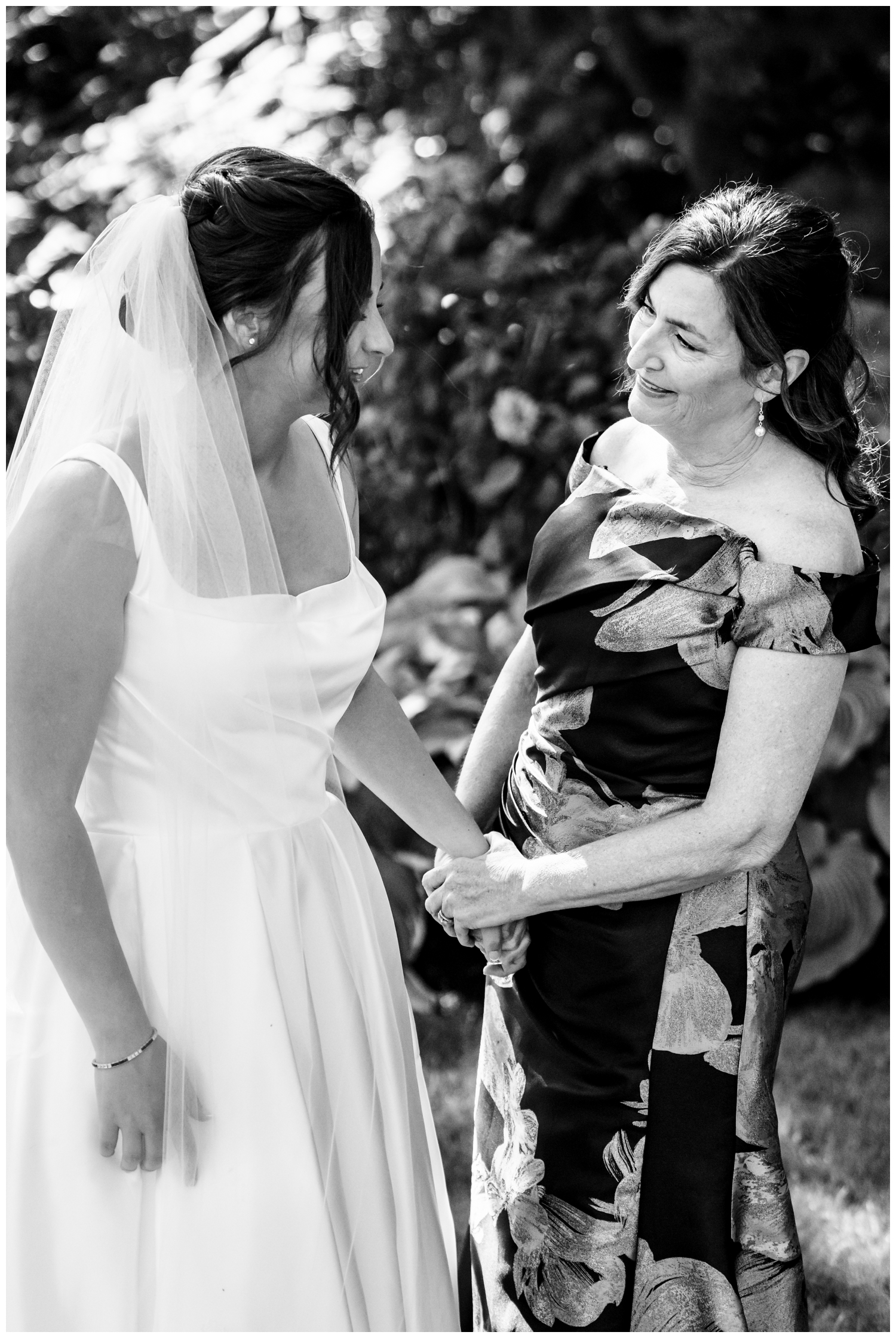 Abanakee Club Wedding in Biddeford Pool, Captured by Abanakee Club Wedding Photographers - Two Adventurous Souls