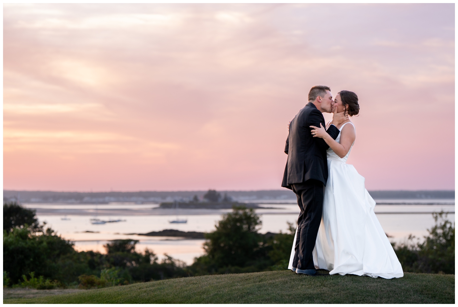 Abanakee Club Wedding in Biddeford Pool, Captured by Abanakee Club Wedding Photographers - Two Adventurous Souls